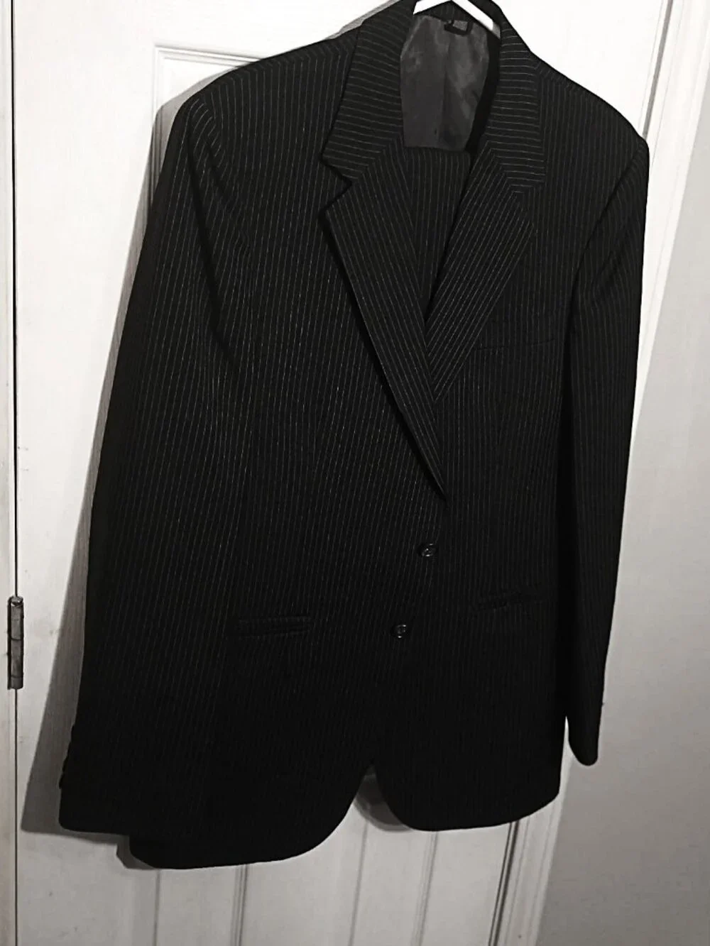 Amesbury Men Charcoal Pinstripe 2 Piece Suit  40L